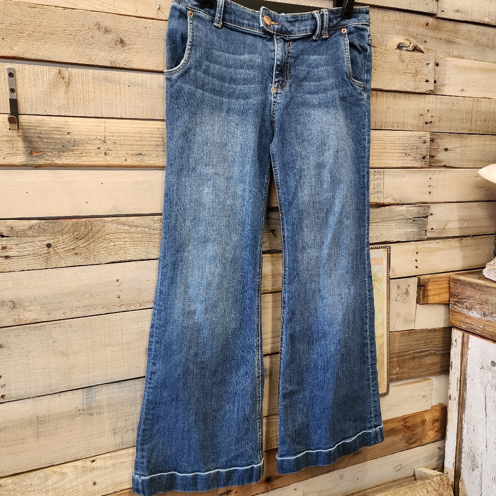 Seven7 Studio Jeans Size 8 Flare Leg Modern Stretch Soft Medium Wash
